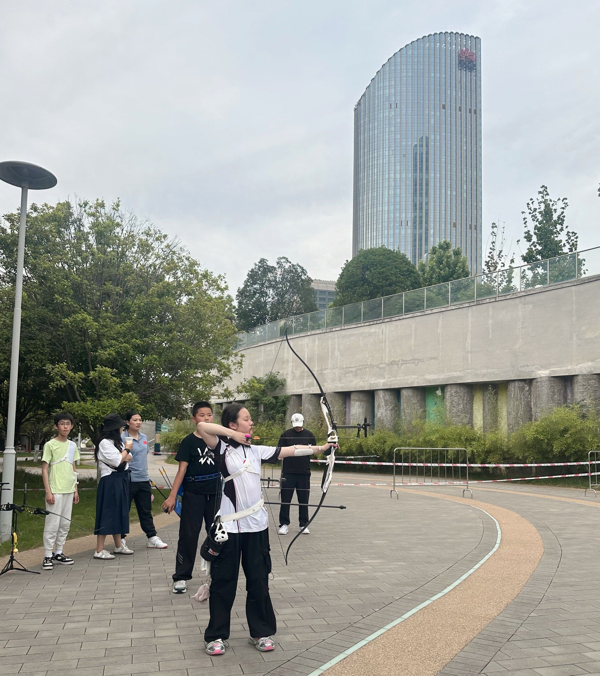 射箭选手精湛技艺赢得胜利